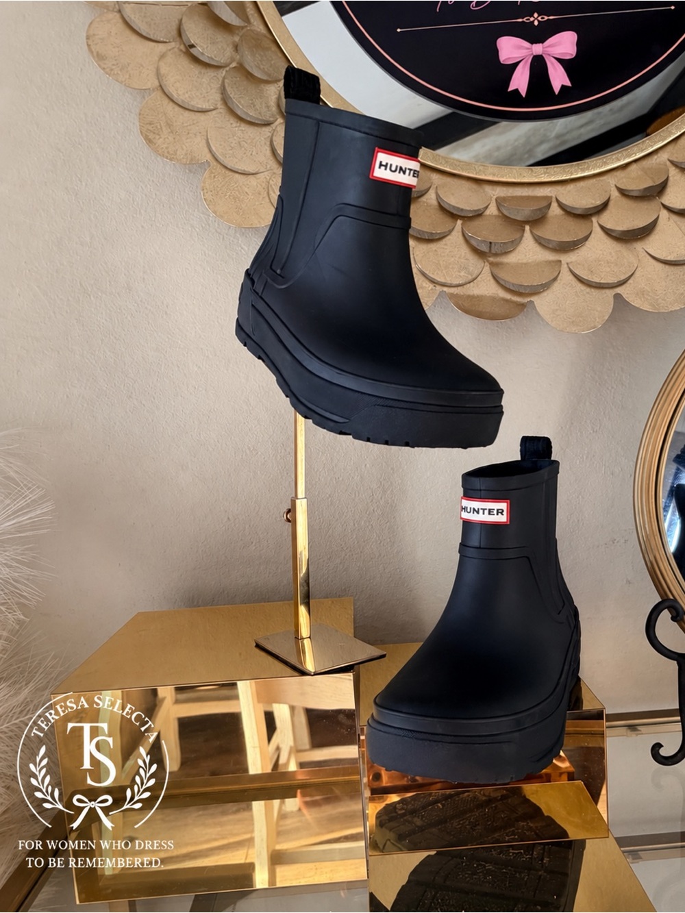 New! ✨ Hunter Black Platform Rain Boots Size 9